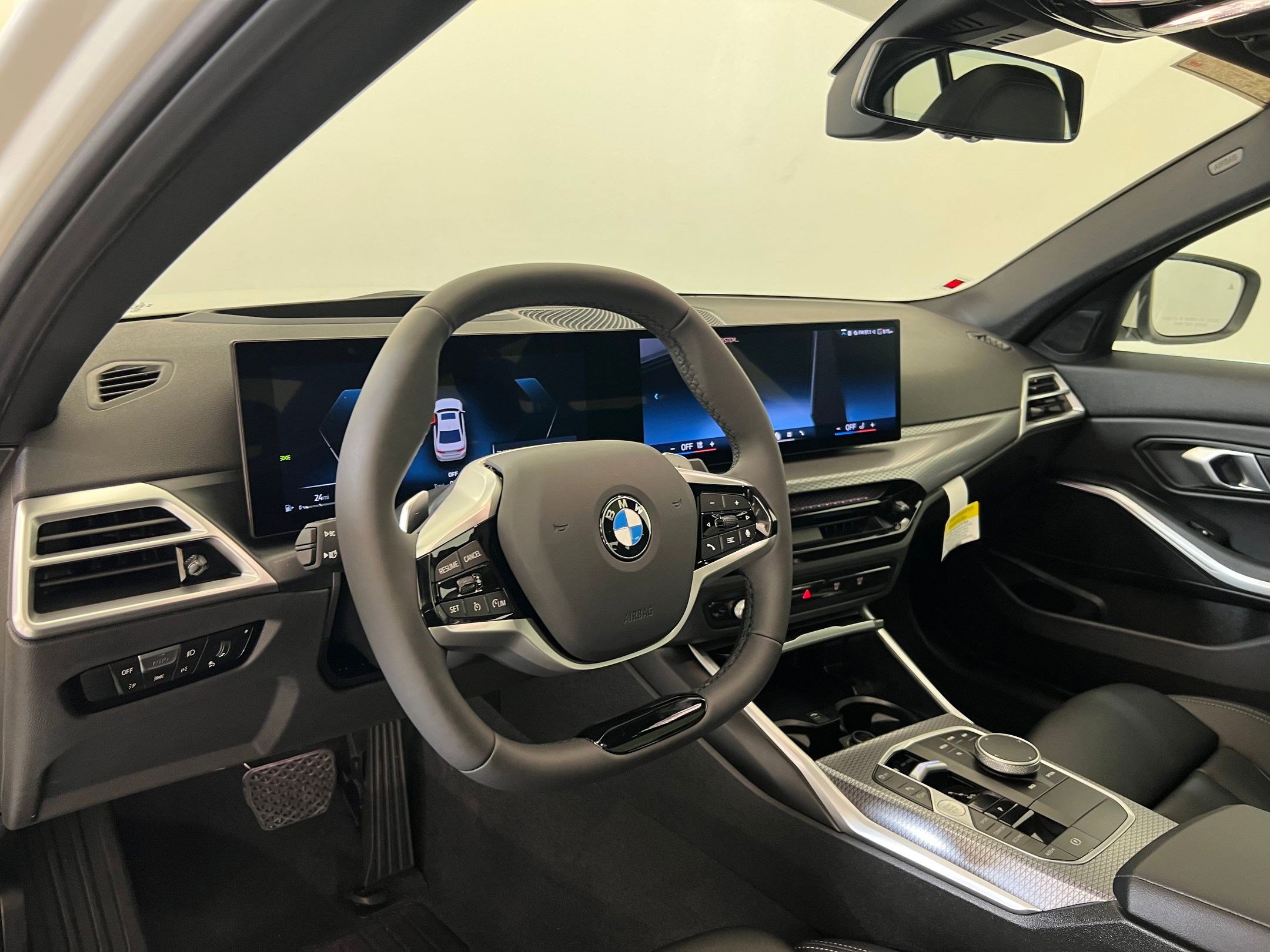 Used 2025 BMW 330i xDrive Sedan w/ Premium Package AWD/4WD image 4