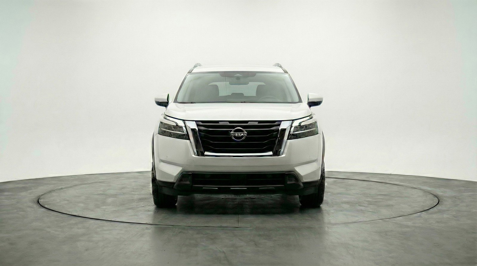 Used 2025 Nissan Pathfinder SV image 2