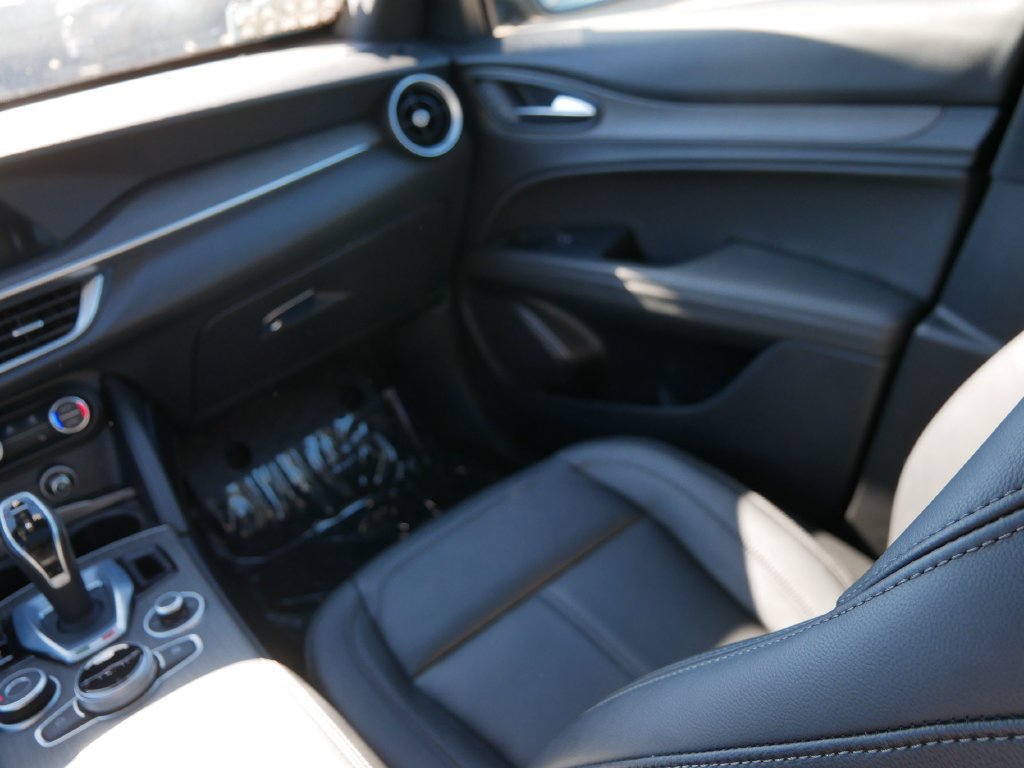 Used 2023 Alfa Romeo Stelvio Ti AWD/4WD image 18