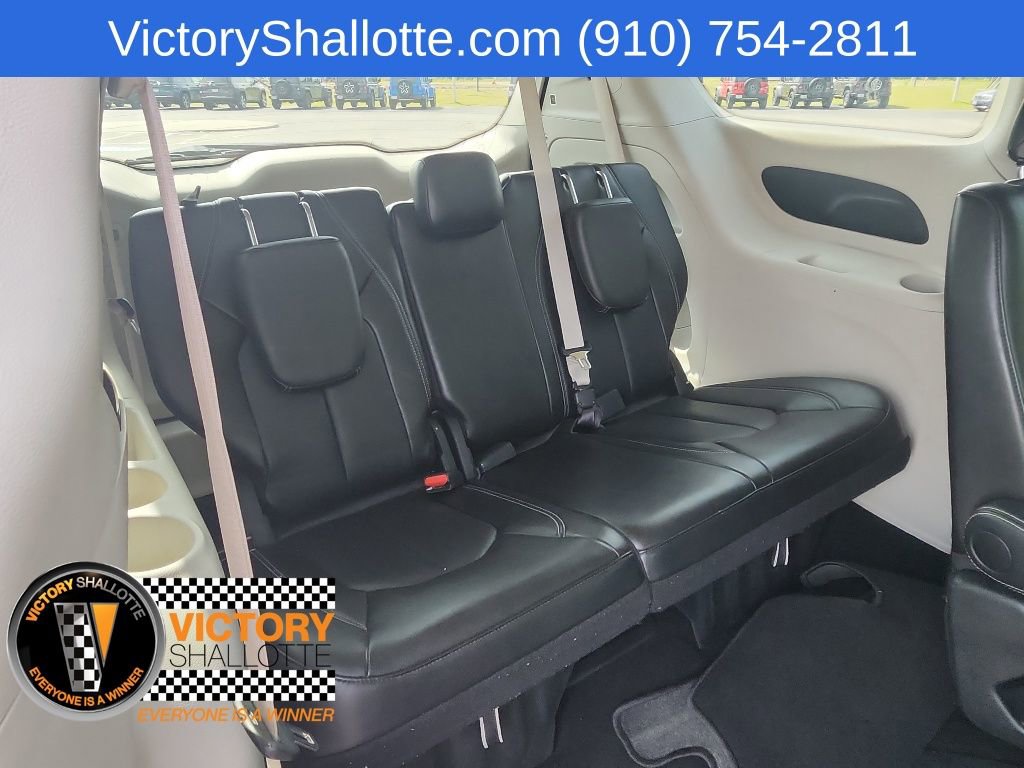 Certified 2024 Chrysler Pacifica Touring-L FWD image 35