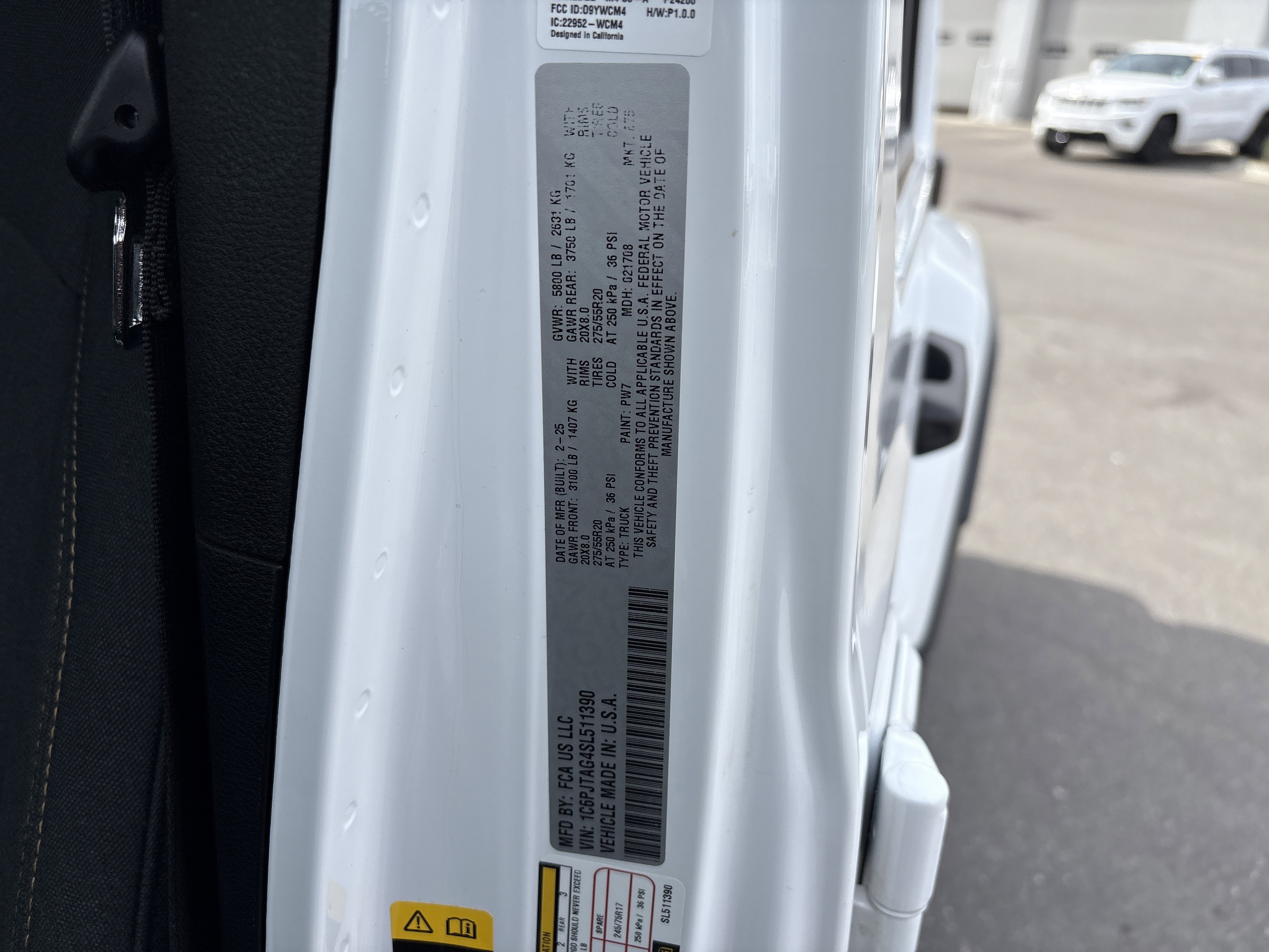 Certified 2025 Jeep Gladiator Nighthawk image 37