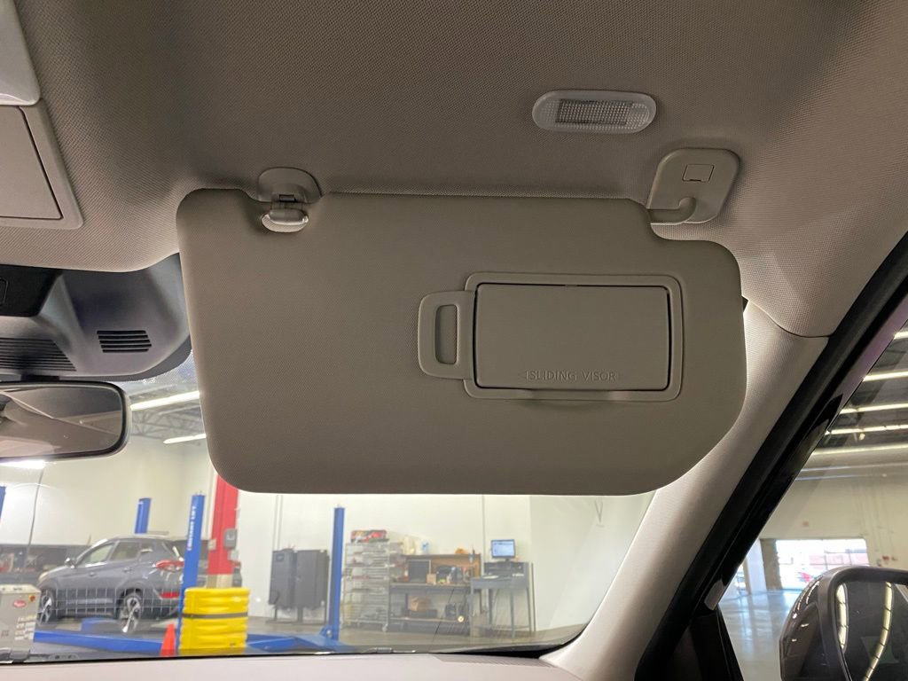 Used 2023 Nissan Rogue SV image 33