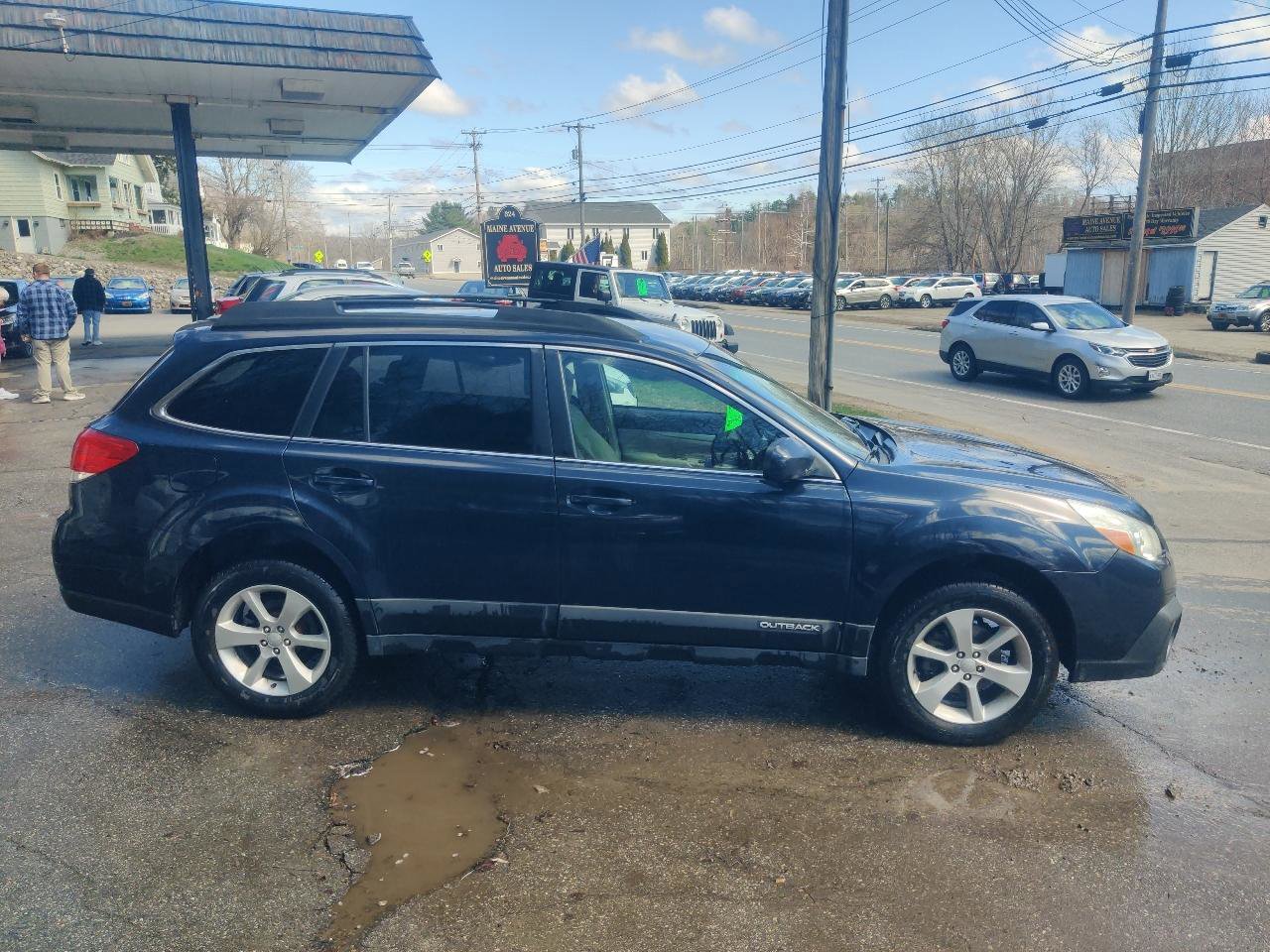 Used 2013 Subaru Outback 2.5i Premium w/ All-Weather Pkg AWD/4WD image 7