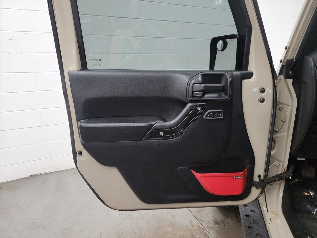 Used 2017 Jeep Wrangler Rubicon AWD/4WD image 9