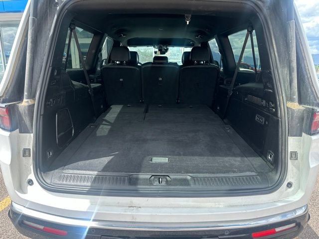 Used 2024 Jeep Wagoneer L Series II w/ Flexible Seating Group AWD/4WD image 8