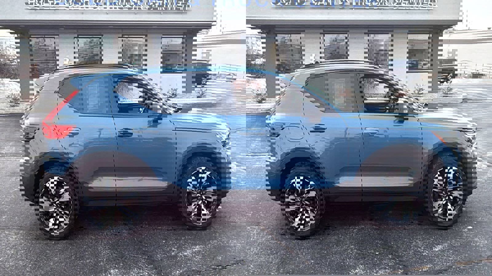 Used 2023 Volvo XC40 B5 Plus w/ Climate Package image 8