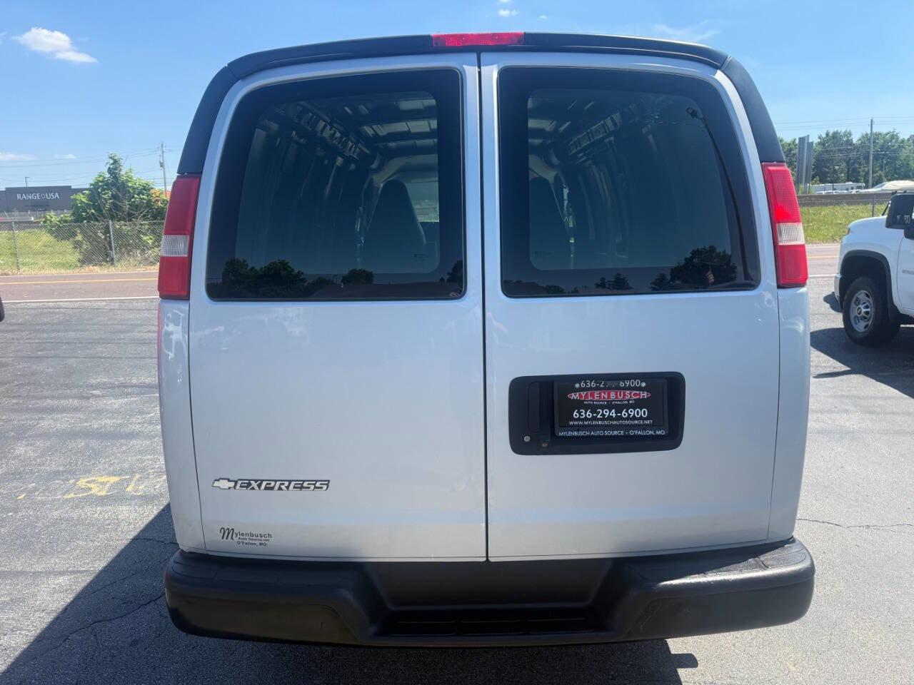 Used 2017 Chevrolet Express 2500 RWD image 6