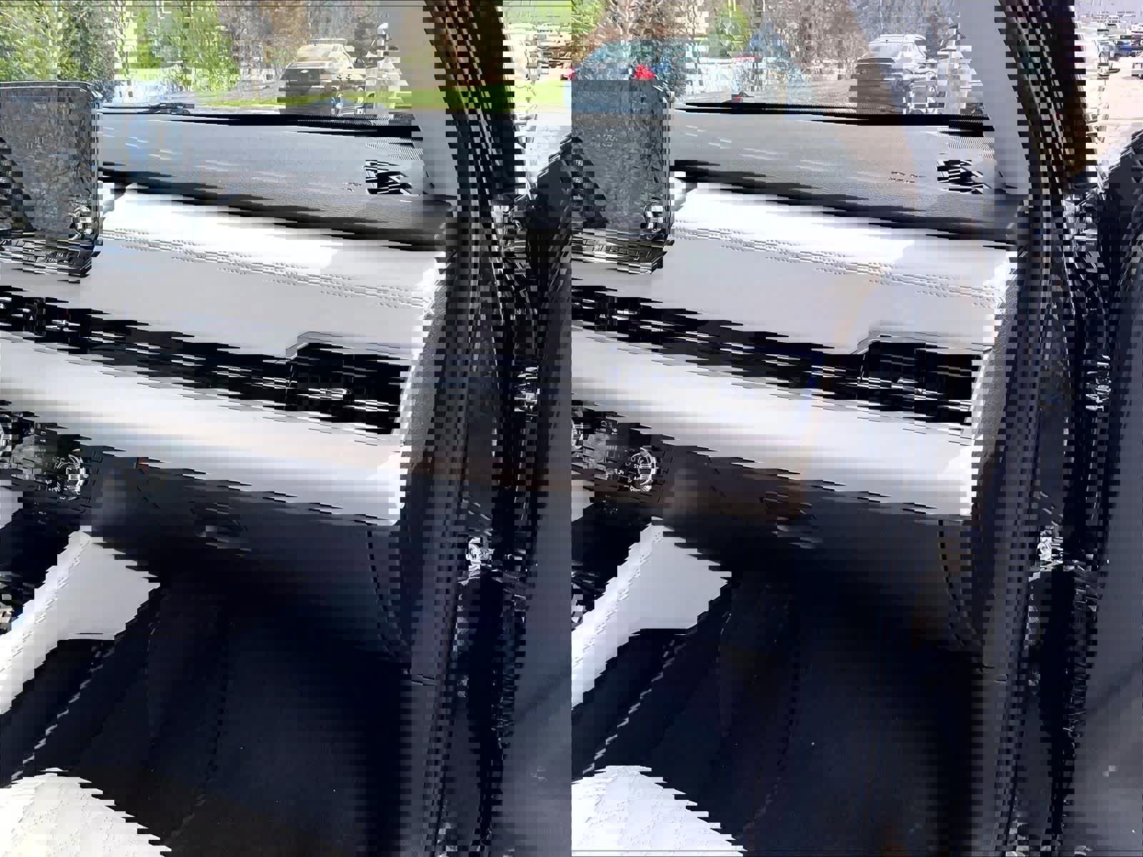 Used 2023 Mitsubishi Outlander SEL image 13