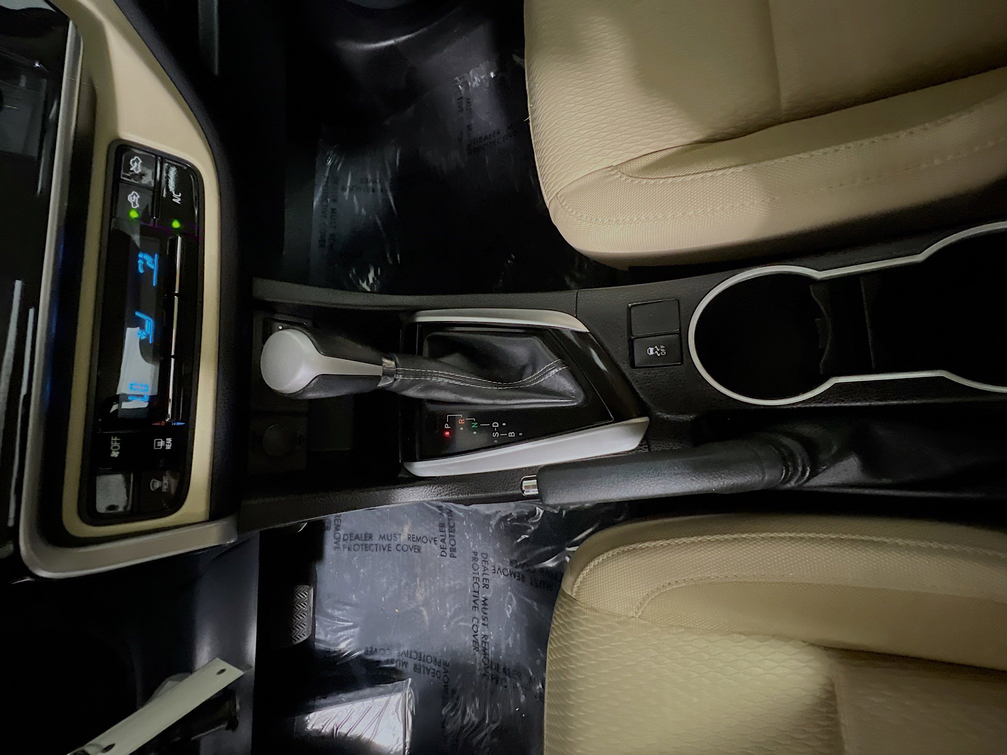 Used 2018 Toyota Corolla LE image 23