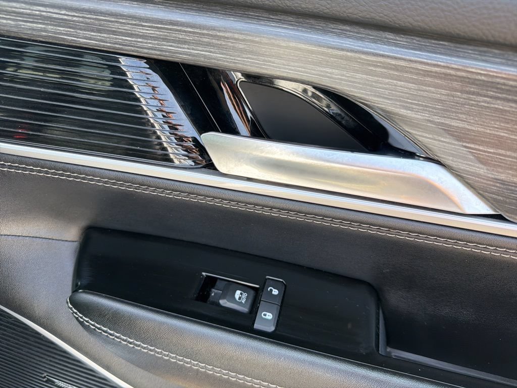 Used 2024 Jeep Wagoneer L Series II w/ Flexible Seating Group AWD/4WD image 32