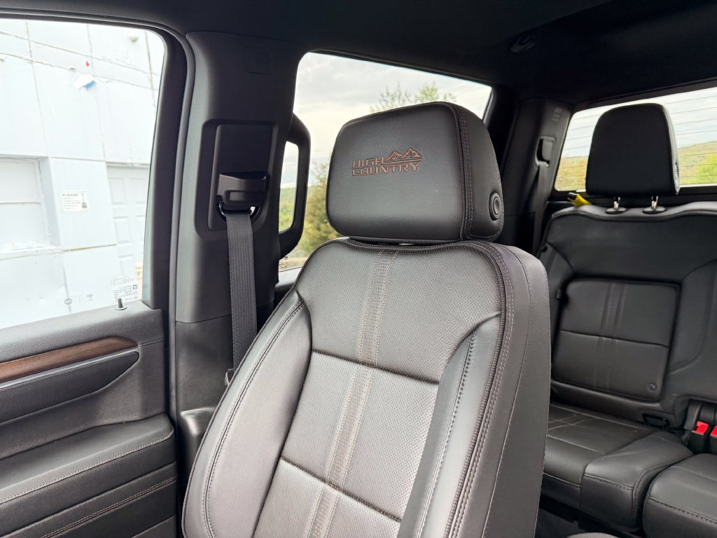 Used 2024 Chevrolet Silverado 1500 High Country w/ Technology Package AWD/4WD image 23