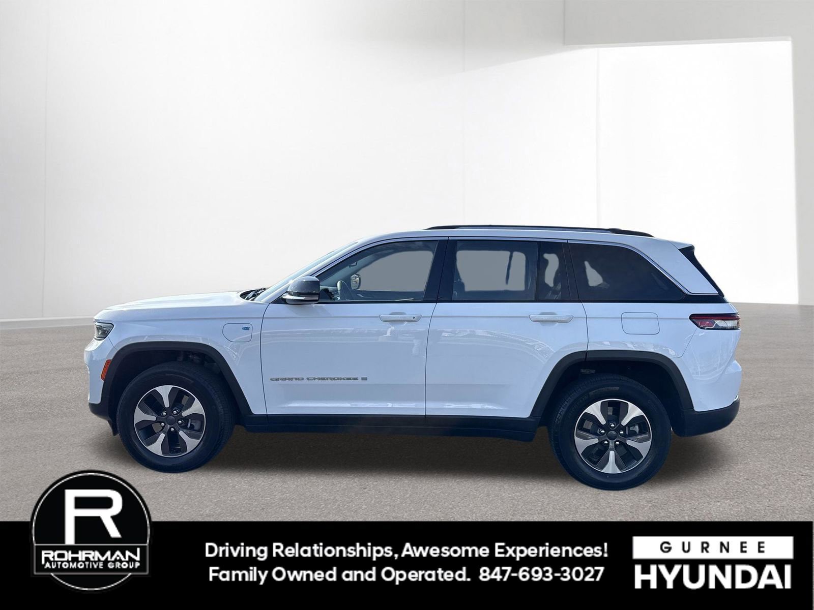Used 2023 Jeep Grand Cherokee 4WD 4xe image 5