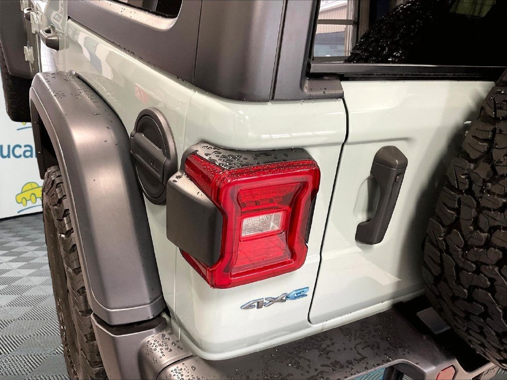Used 2024 Jeep Wrangler Unlimited AWD/4WD image 32