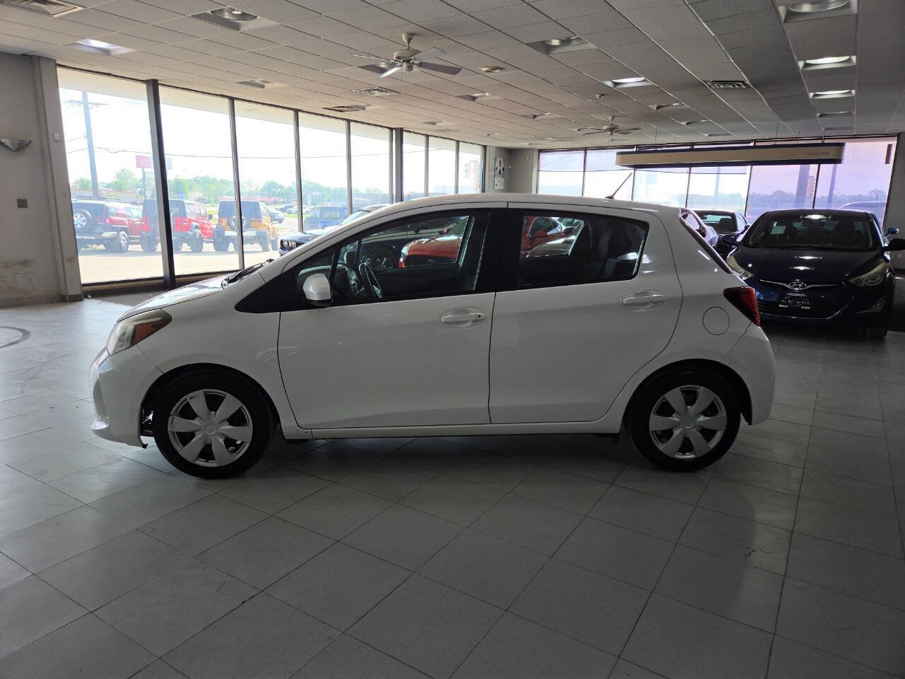 Used 2017 Toyota Yaris L FWD image 4