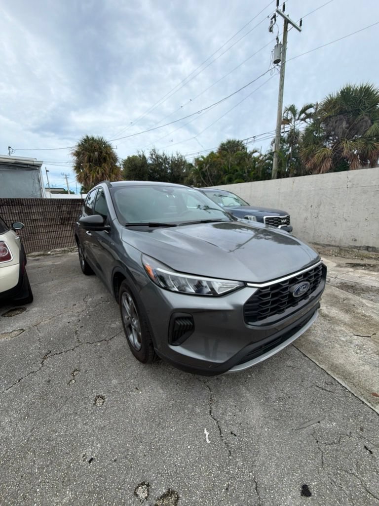 Used 2025 Ford Escape ST-Line FWD image 3