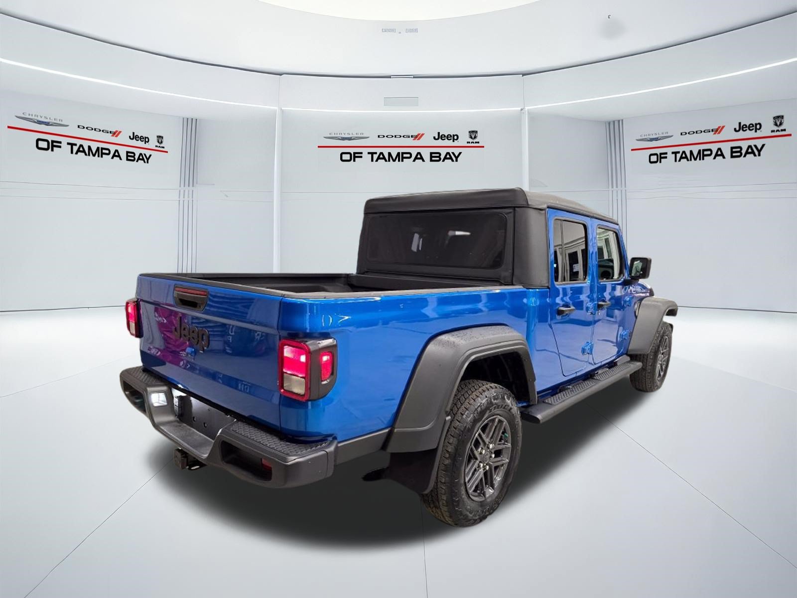 Used 2025 Jeep Gladiator Sport AWD/4WD image 7