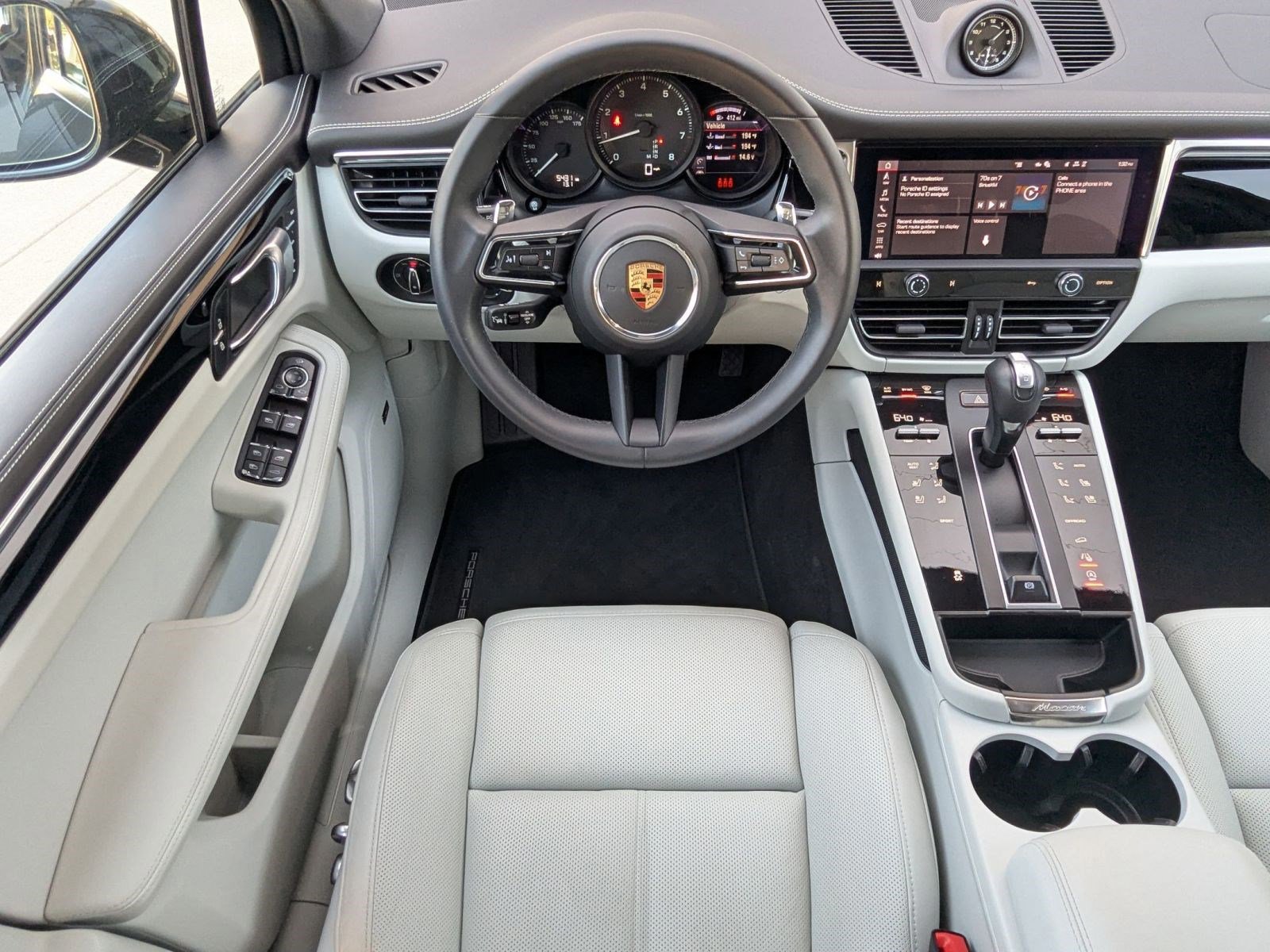 Certified 2025 Porsche Macan image 15