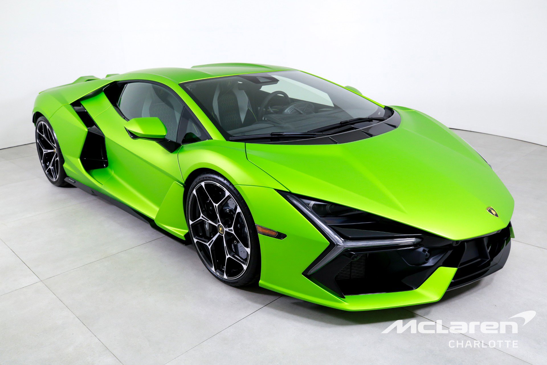 Used 2024 Lamborghini Revuelto image 3