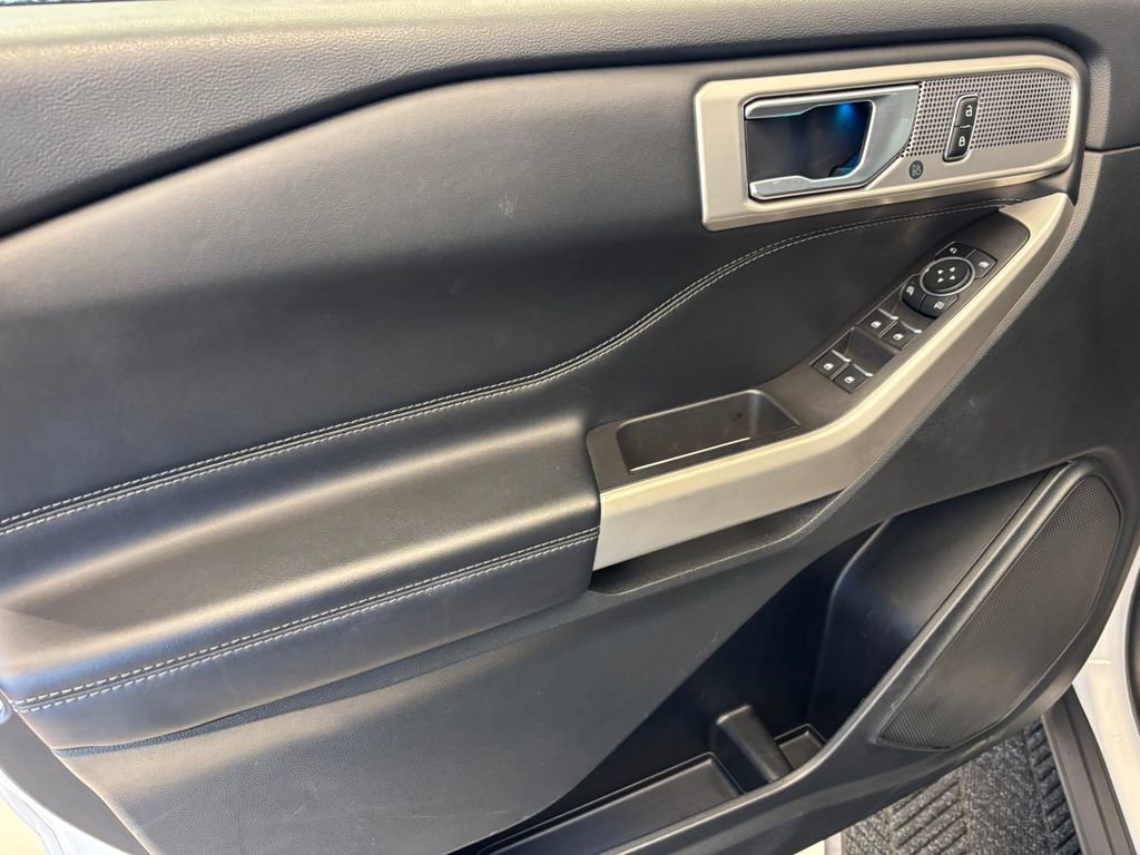 Used 2023 Ford Explorer Limited image 13
