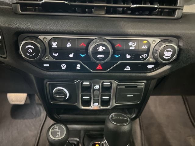 Used 2025 Jeep Gladiator Sport AWD/4WD image 17