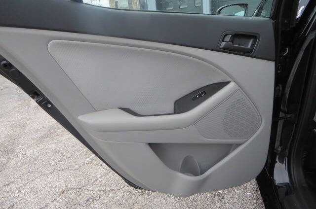 Used 2013 Kia Optima LX image 10