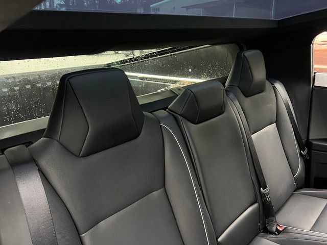 Used 2024 Tesla Cybertruck AWD Crew Cab image 43