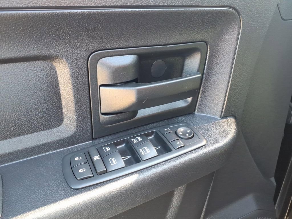 Used 2016 RAM 1500 Express AWD/4WD image 4