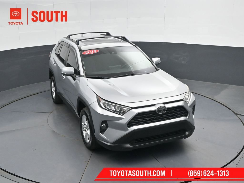 Used 2019 Toyota RAV4 XLE w/ Carpet Mat Package AWD/4WD image 47