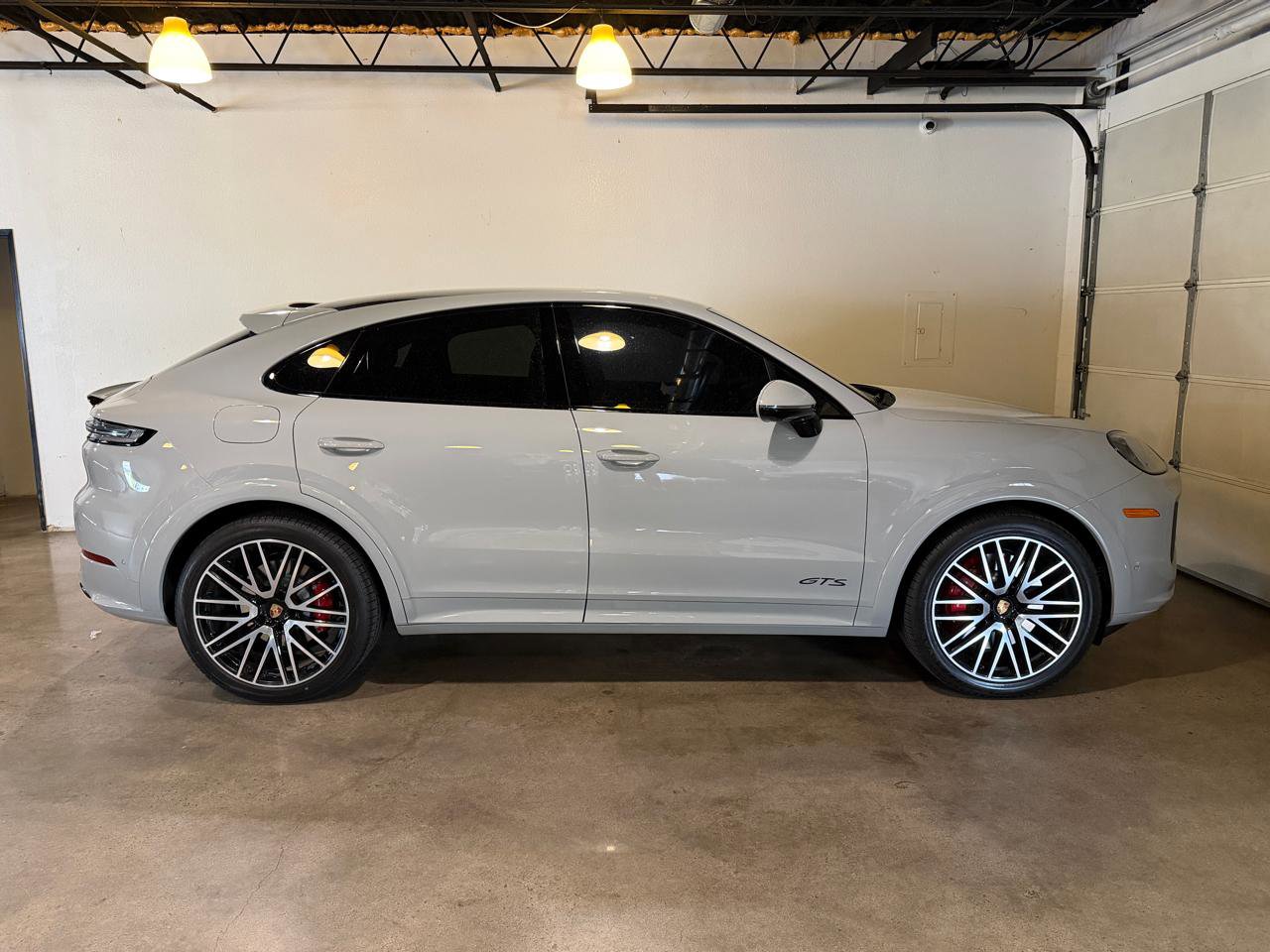 Used 2025 Porsche Cayenne GTS image 5