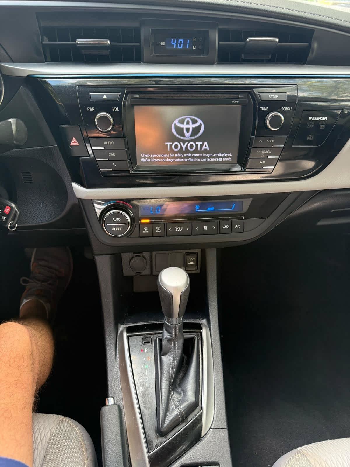 Used 2015 Toyota Corolla LE FWD image 17