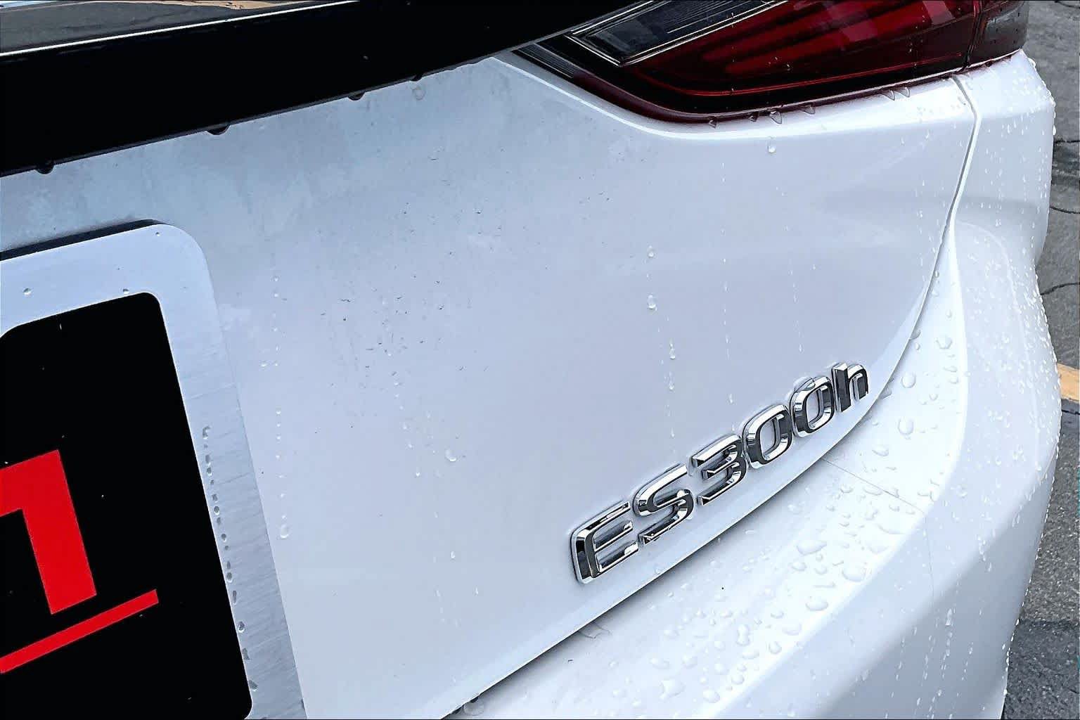 Used 2025 Lexus ES 300h w/ Premium Package FWD image 10
