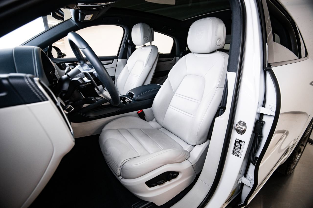 Certified 2023 Porsche Cayenne Platinum Edition AWD/4WD image 5