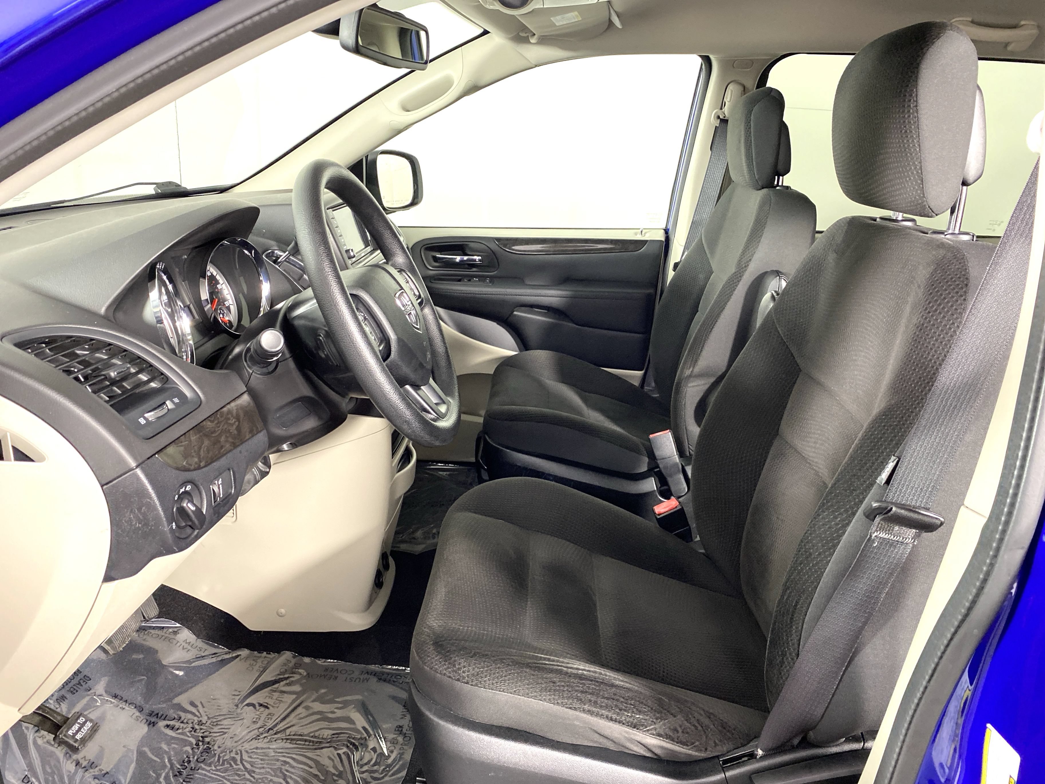 Used 2018 Dodge Grand Caravan SE w/ UConnect Hands-Free Group FWD image 13