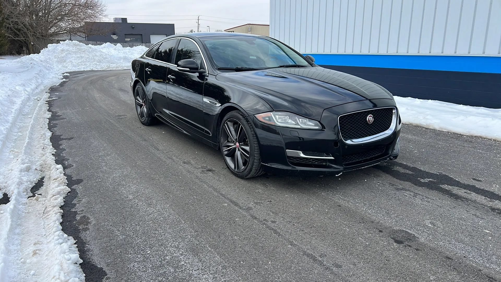 Used 2016 Jaguar XJ Supercharged RWD image 3