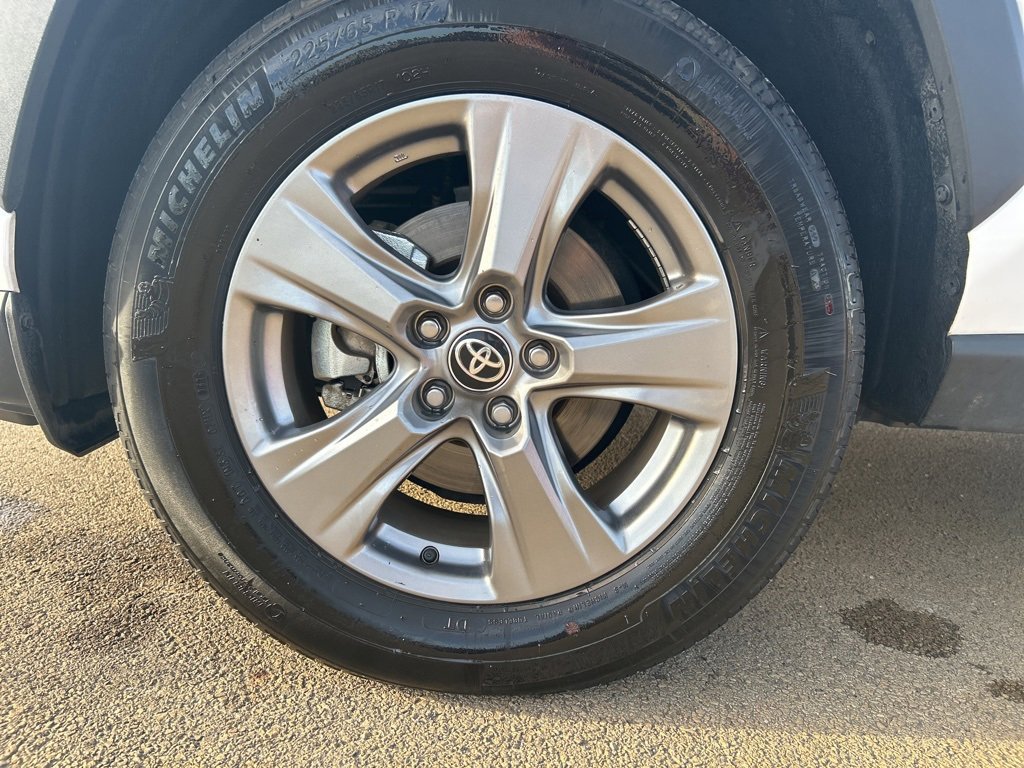 Used 2025 Toyota RAV4 XLE image 9