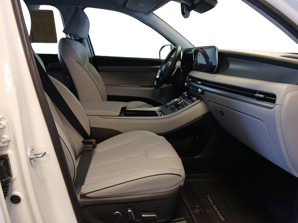 Used 2025 Hyundai Palisade SEL FWD image 15