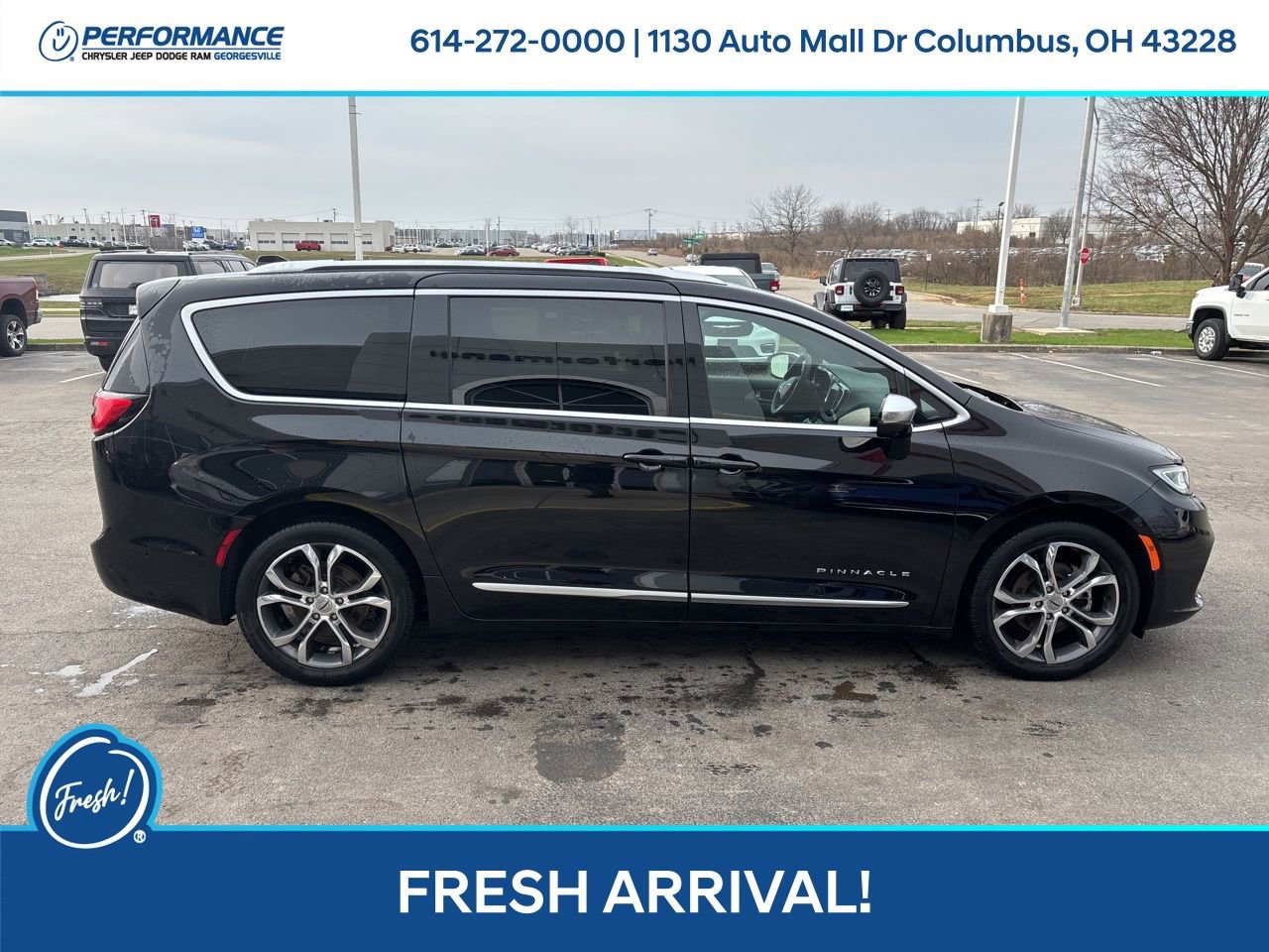 Used 2025 Chrysler Pacifica Pinnacle w/ Trailer Tow Group image 3