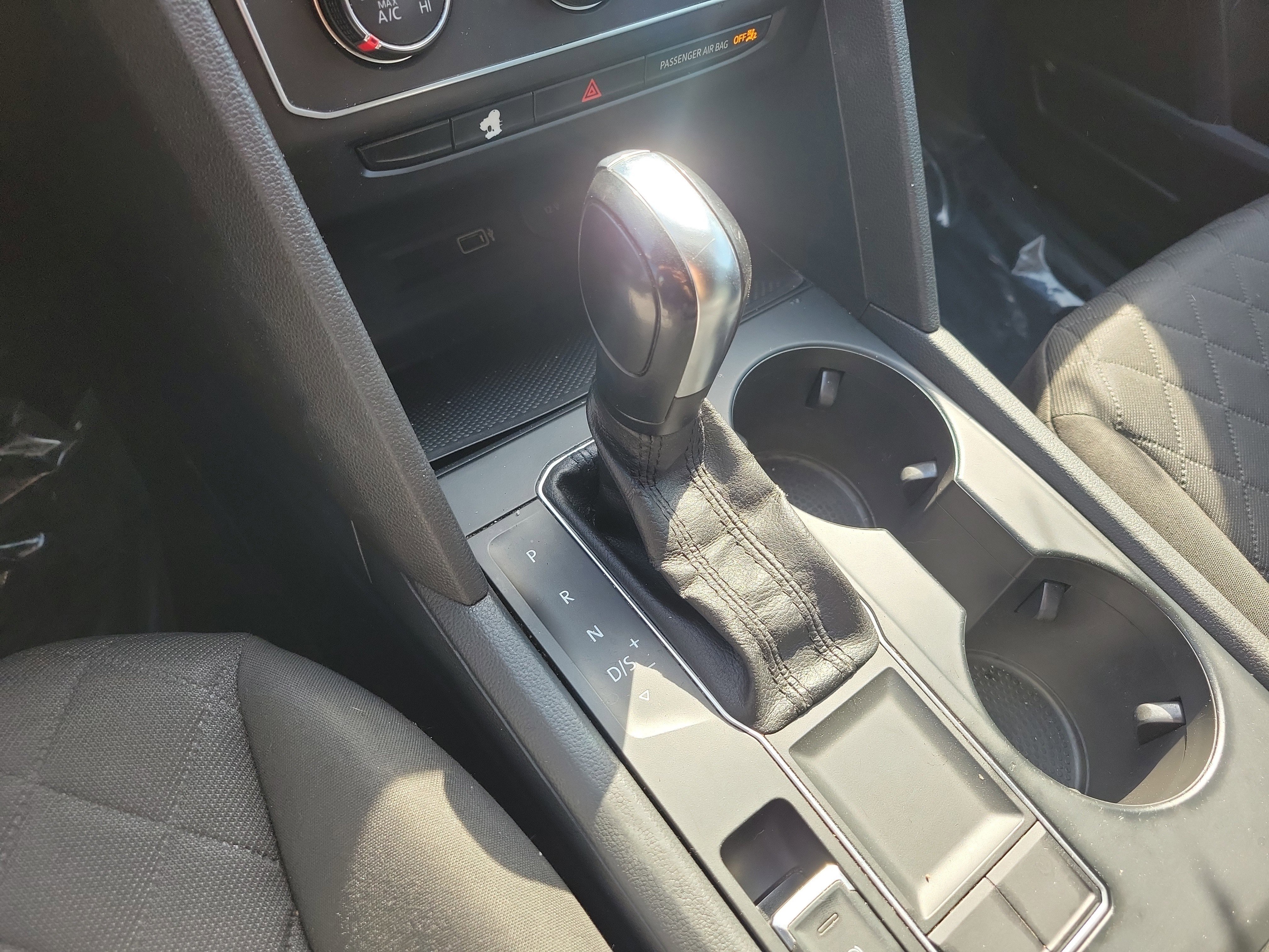 Used 2018 Volkswagen Atlas S image 34