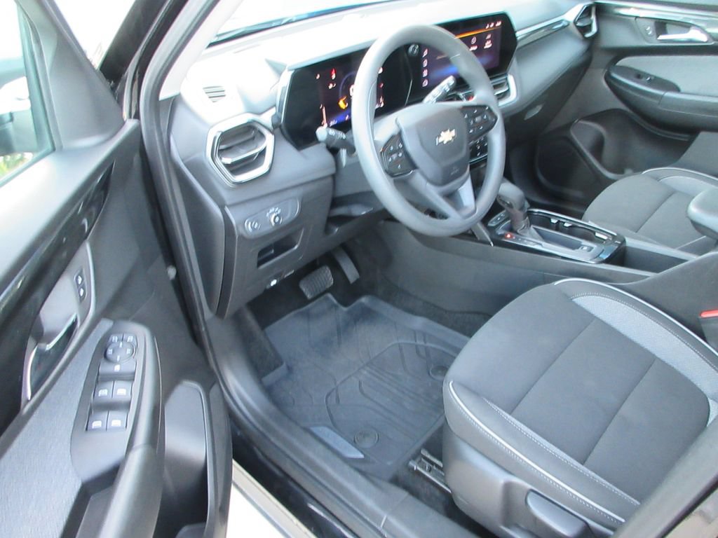 Certified 2025 Chevrolet TrailBlazer LT FWD image 13