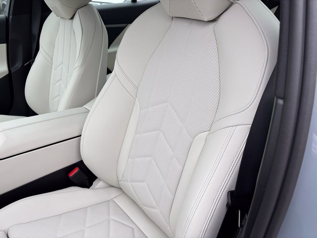 New 2026 BMW 530i xDrive w/ M Sport Package image 15