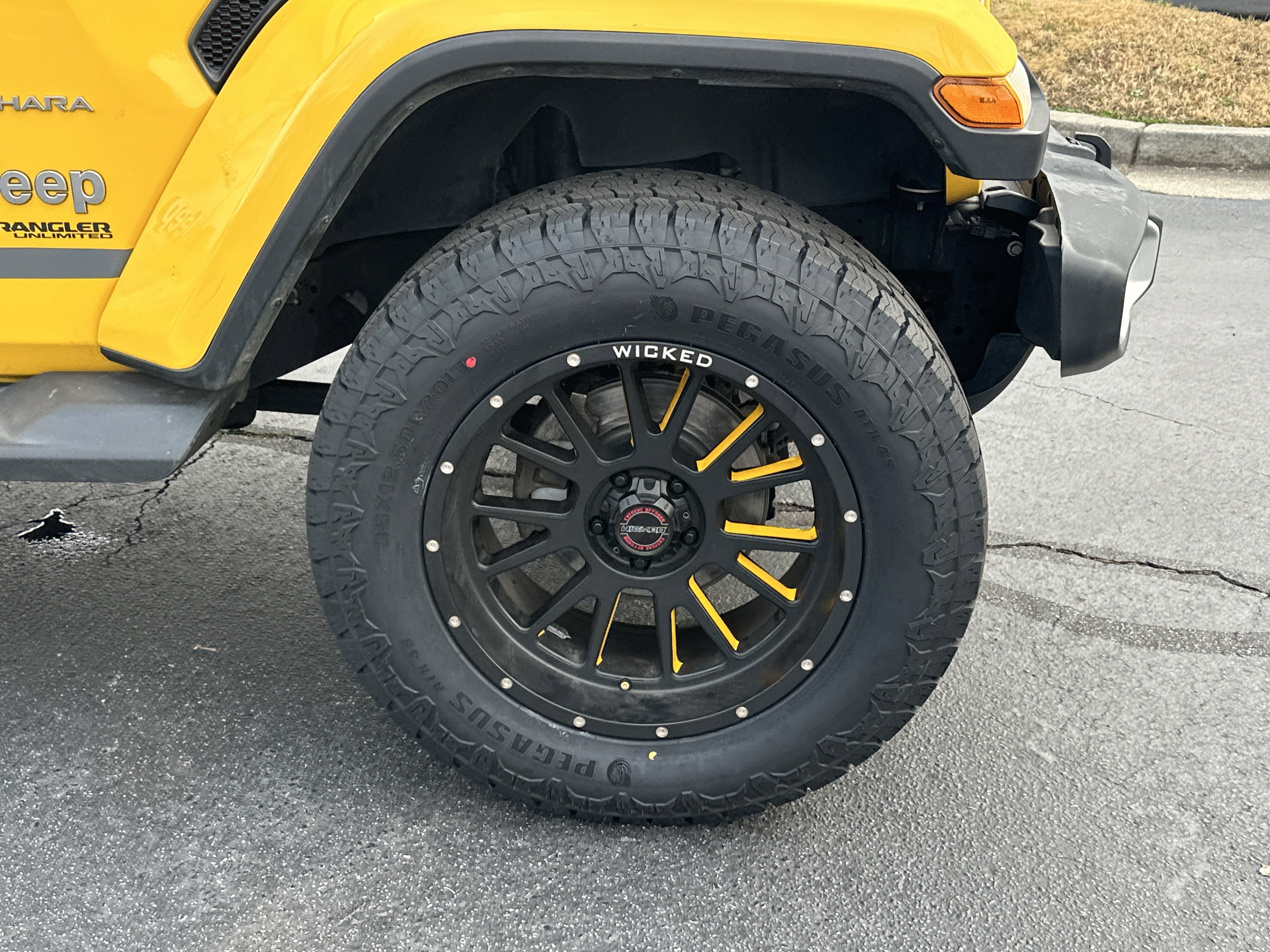 Used 2019 Jeep Wrangler Unlimited Sahara image 13