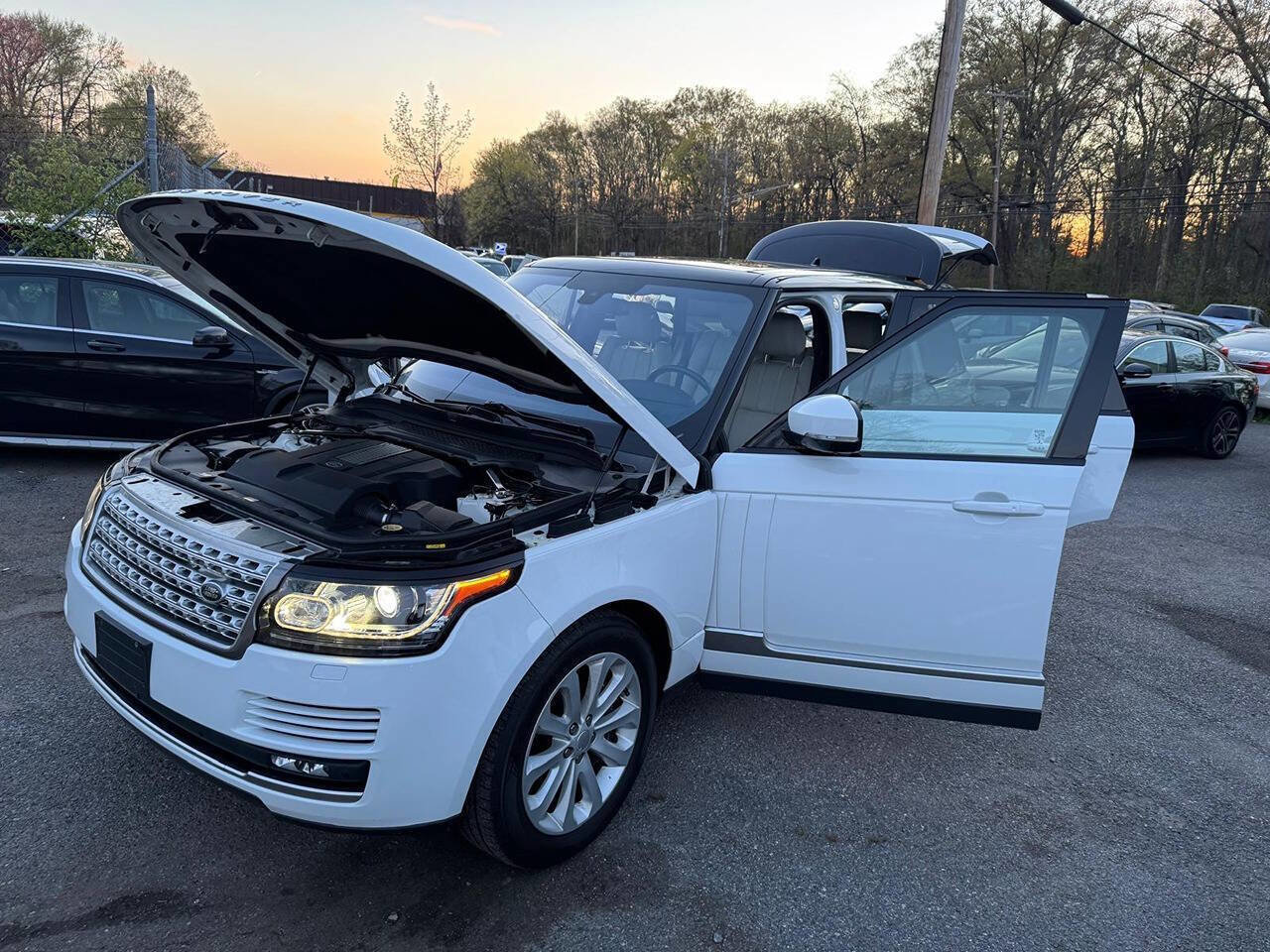 Used 2016 Land Rover Range Rover HSE image 10