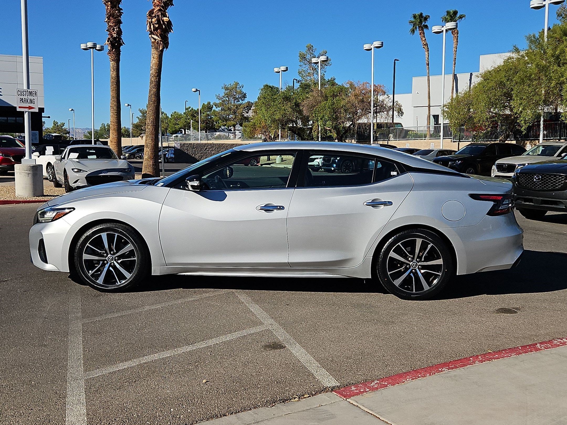 Used 2023 Nissan Maxima SV w/ Floor Mat Group FWD image 2