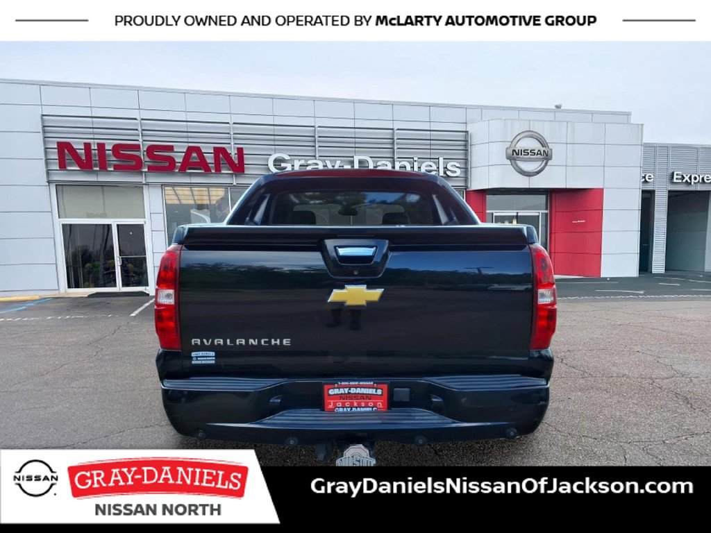 Used 2013 Chevrolet Avalanche LTZ AWD/4WD image 6