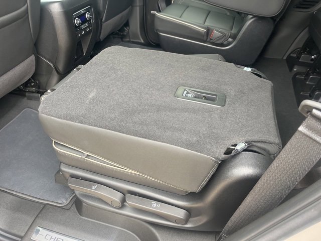 Used 2024 Chevrolet Tahoe Premier w/ Advanced Technology Package image 40