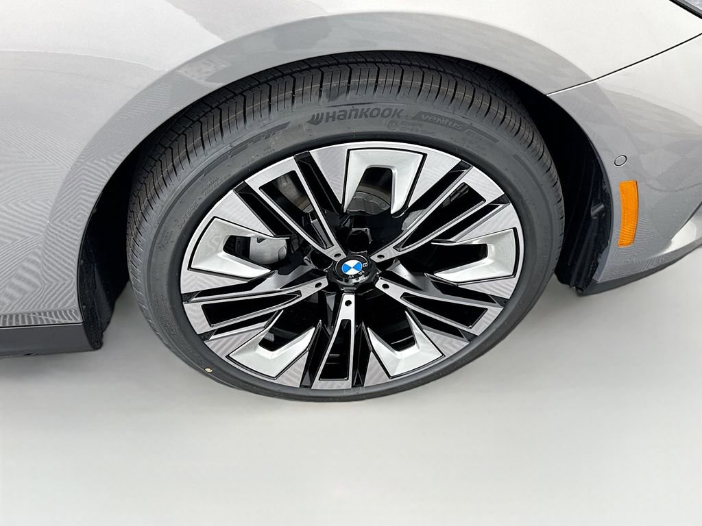 New 2026 BMW i5 eDrive40 w/ Premium Package image 31