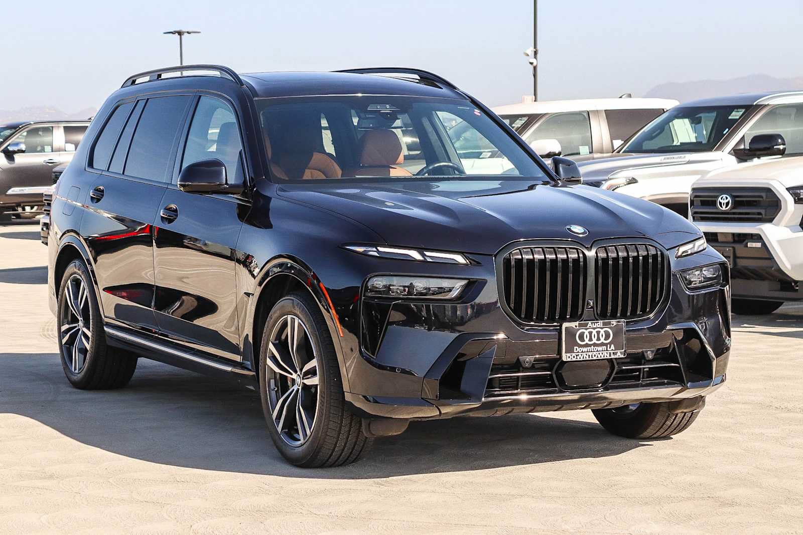 Used 2023 BMW X7 xDrive40i w/ Executive Package AWD/4WD image 3