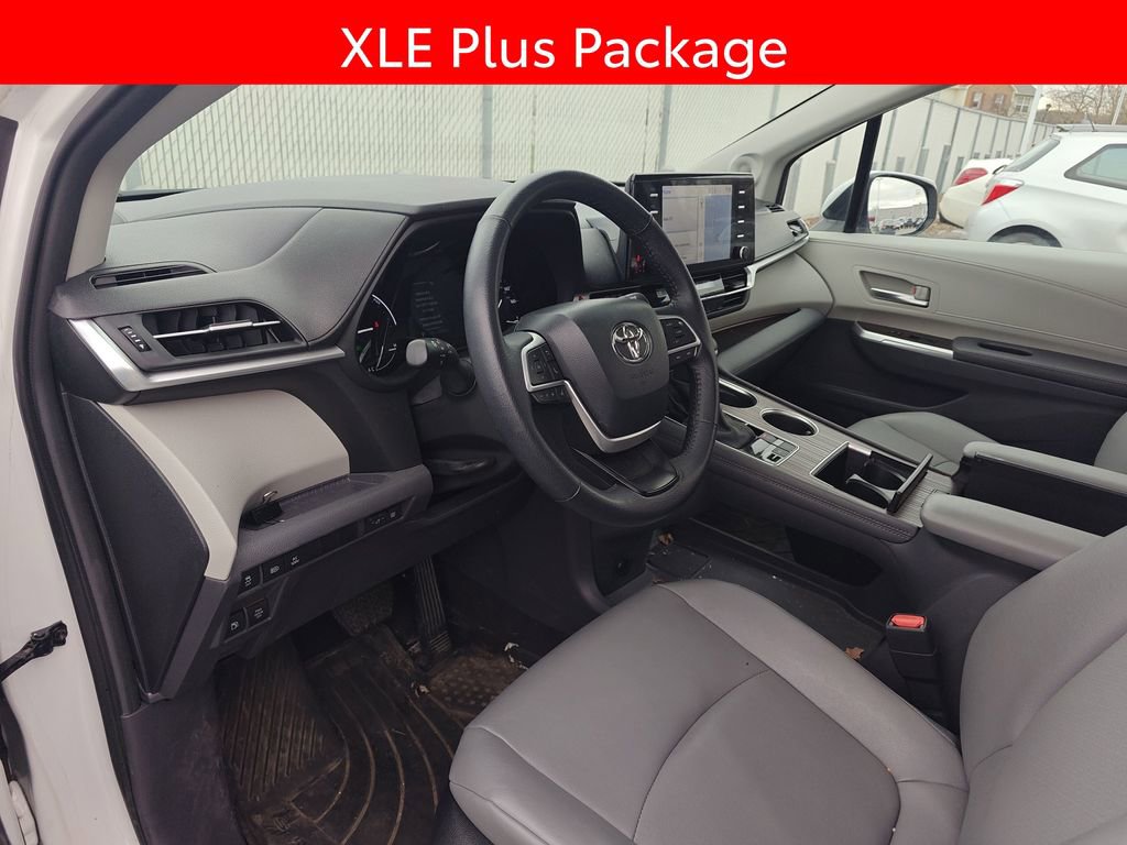 Used 2024 Toyota Sienna XLE w/ XLE Plus Package image 7
