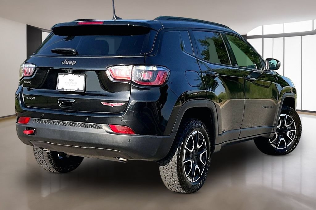 Used 2024 Jeep Compass Trailhawk AWD/4WD image 2