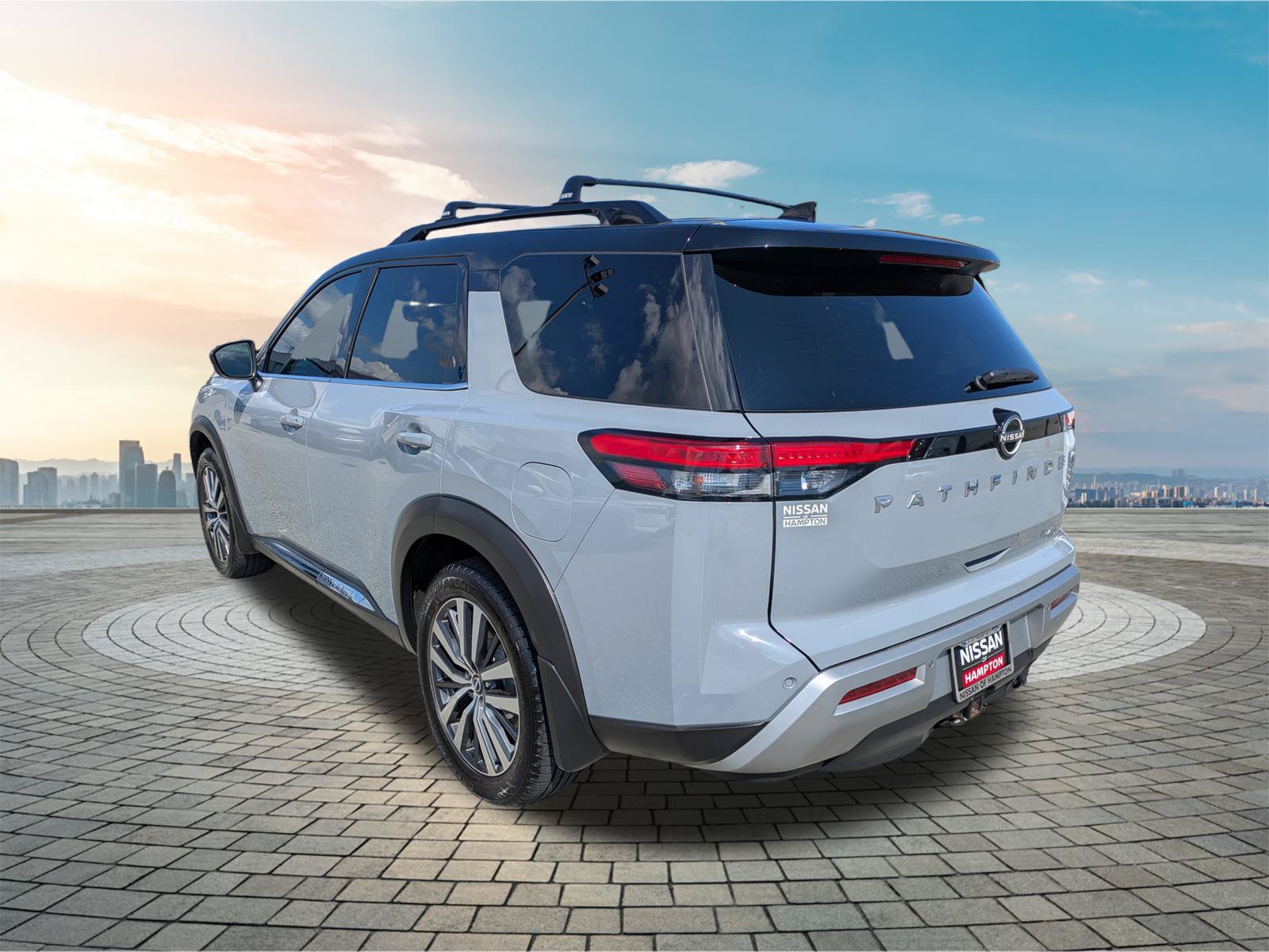 Used 2022 Nissan Pathfinder Platinum w/ Cargo Package FWD image 7